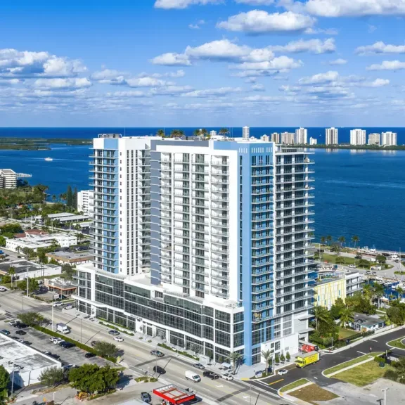 Exterior-021-220LakeShoreDrive-LakePark-FL-33403-SMALL-1