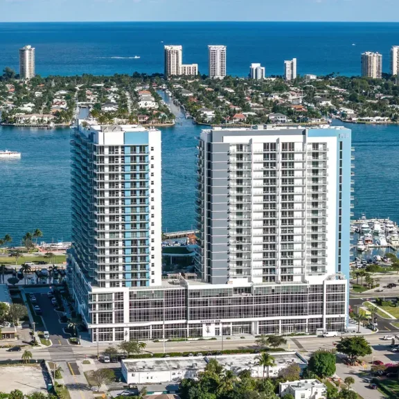 Exterior-027-220LakeShoreDrive-LakePark-FL-33403-FULL-1